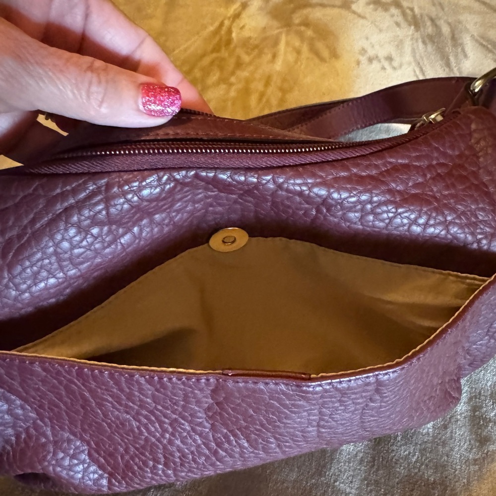 Giani Bernini Burgundy Shoulder Bag with Pebbled Finish - Picture 3 of 6